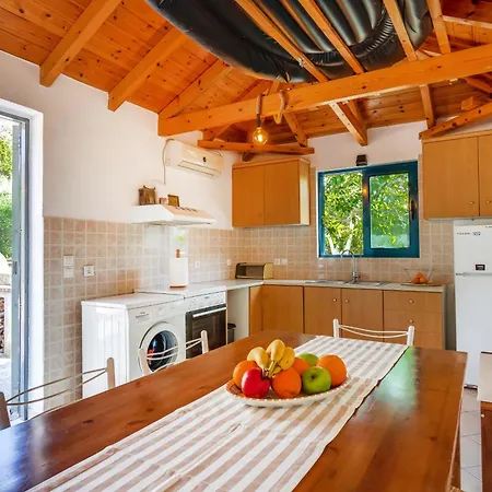 Koroni Beachfront Retreat, Private Garden Haven Σπίτι διακοπών