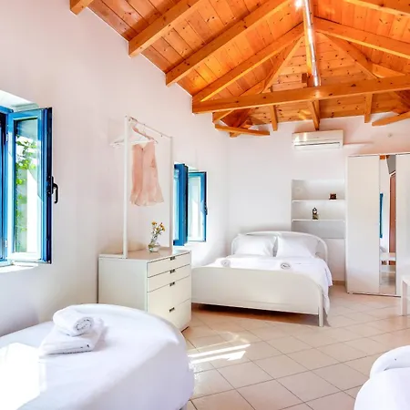 Koroni Beachfront Retreat, Private Garden Haven Σπίτι διακοπών Koróni