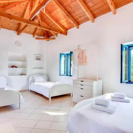 Koroni Beachfront Retreat, Private Garden Haven *