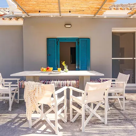 Koroni Beachfront Retreat, Private Garden Haven *