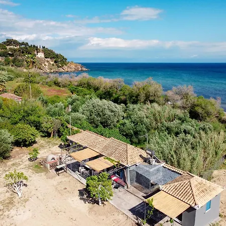 Koroni Beachfront Retreat, Private Garden Haven Koróni